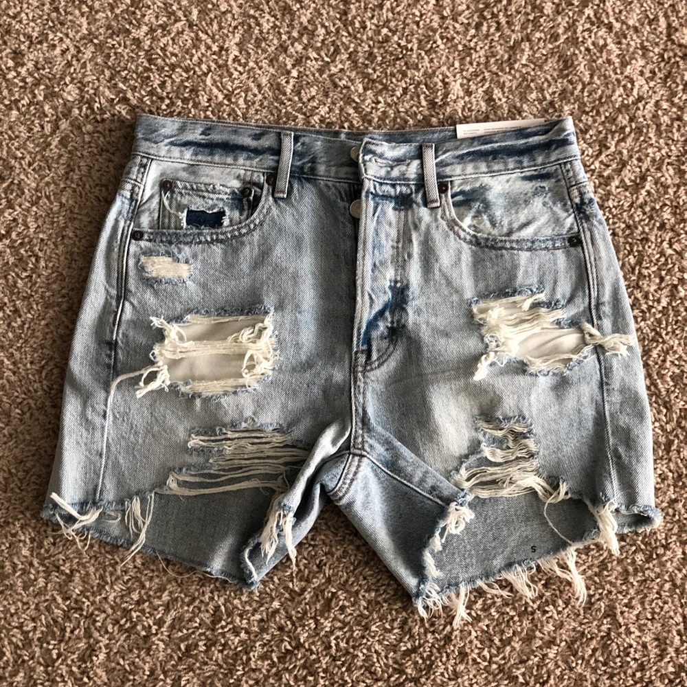 American Eagle 90’s Boyfriend Shorts